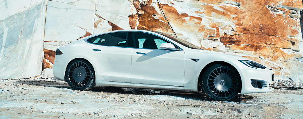 The New Aero 19" Razor - Wheel Set 19"x 9.5" Smooth Stealth for Tesla Model S