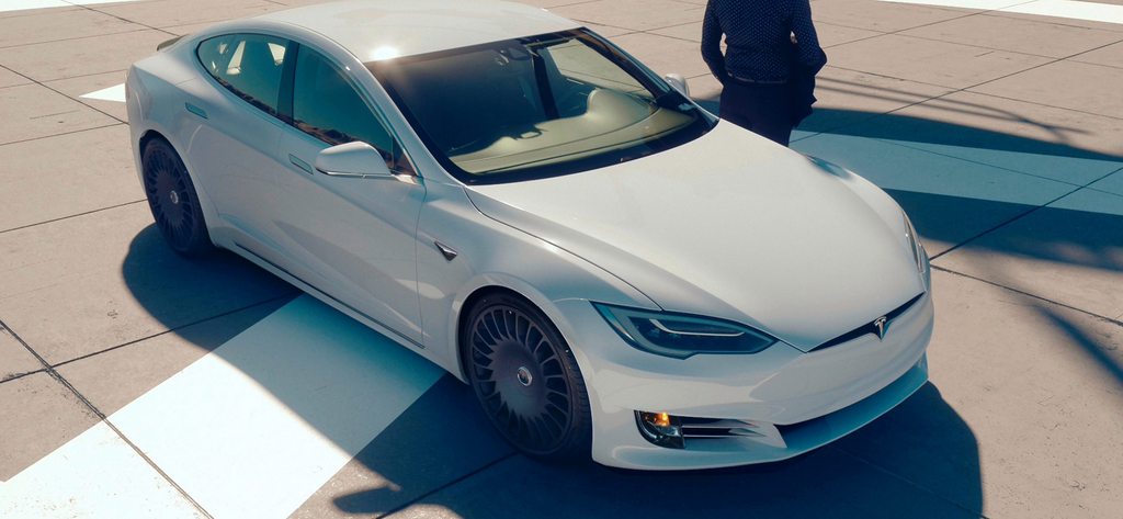The New Aero 19" Razor - Wheel Set 19"x 9.5" Smooth Stealth for Tesla Model S