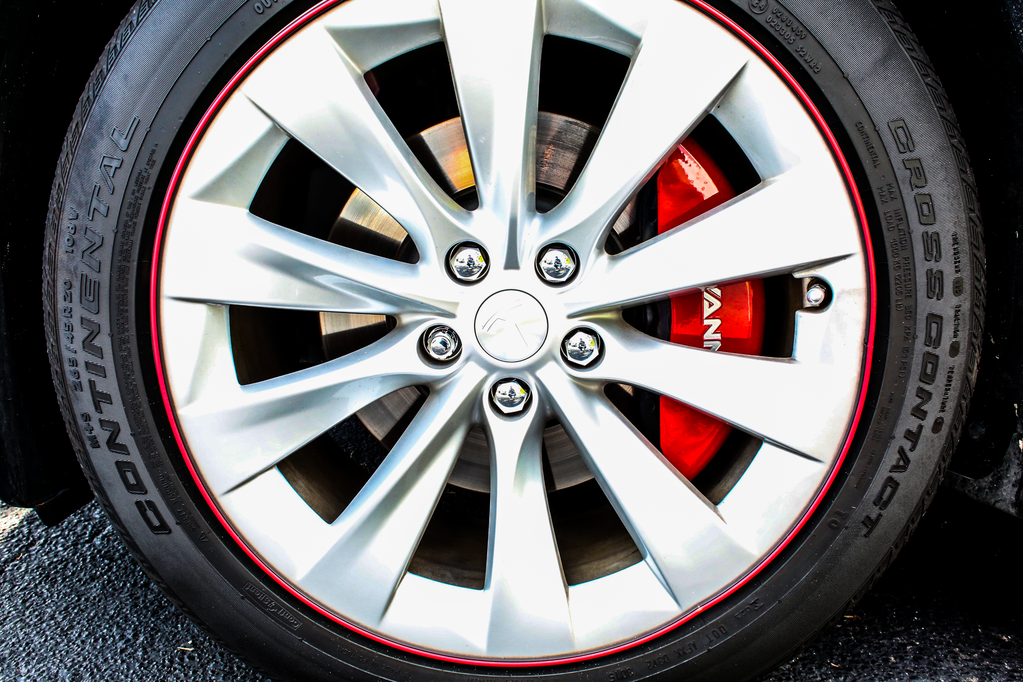 Tesla model y wheel locks 2025