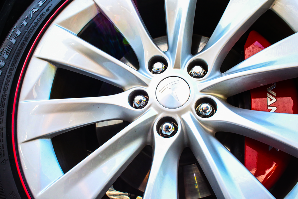 Lug nut torque tesla model 3 deals