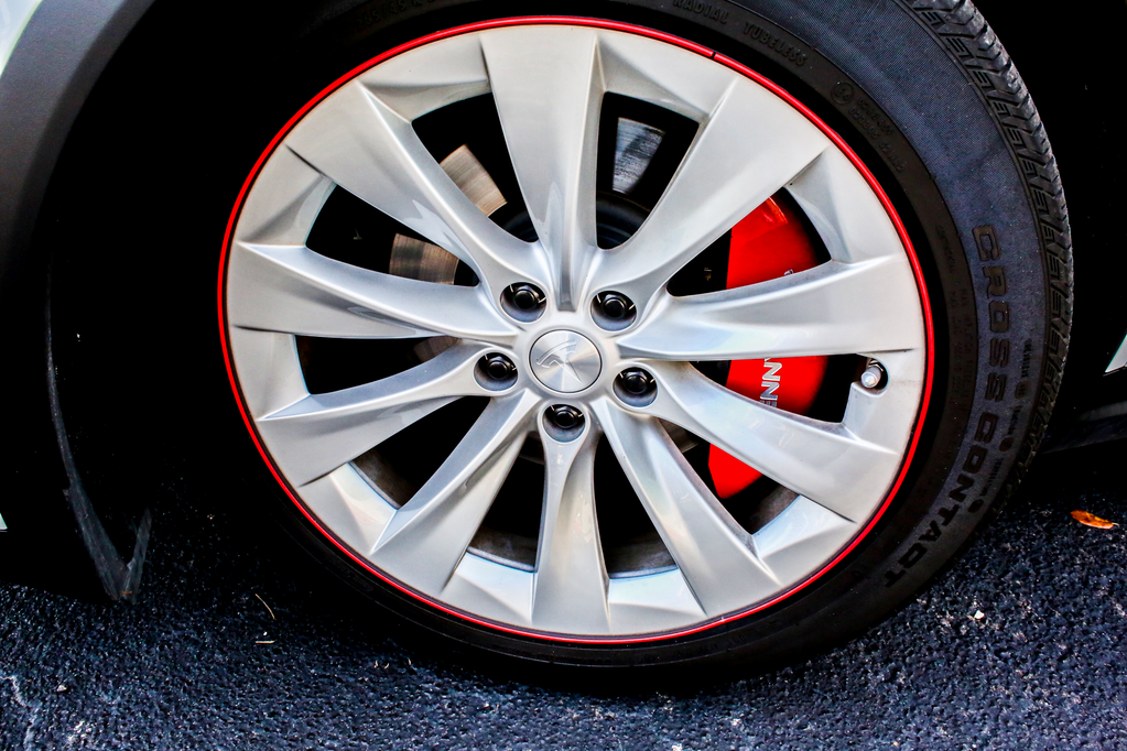 Tesla Lug Nuts by Gorilla for Model S 3 X Y Chrome and Black