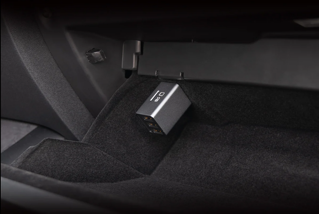 Jowua 3 Port USB HUB with DashCam Reader for Tesla Model 3 / Y